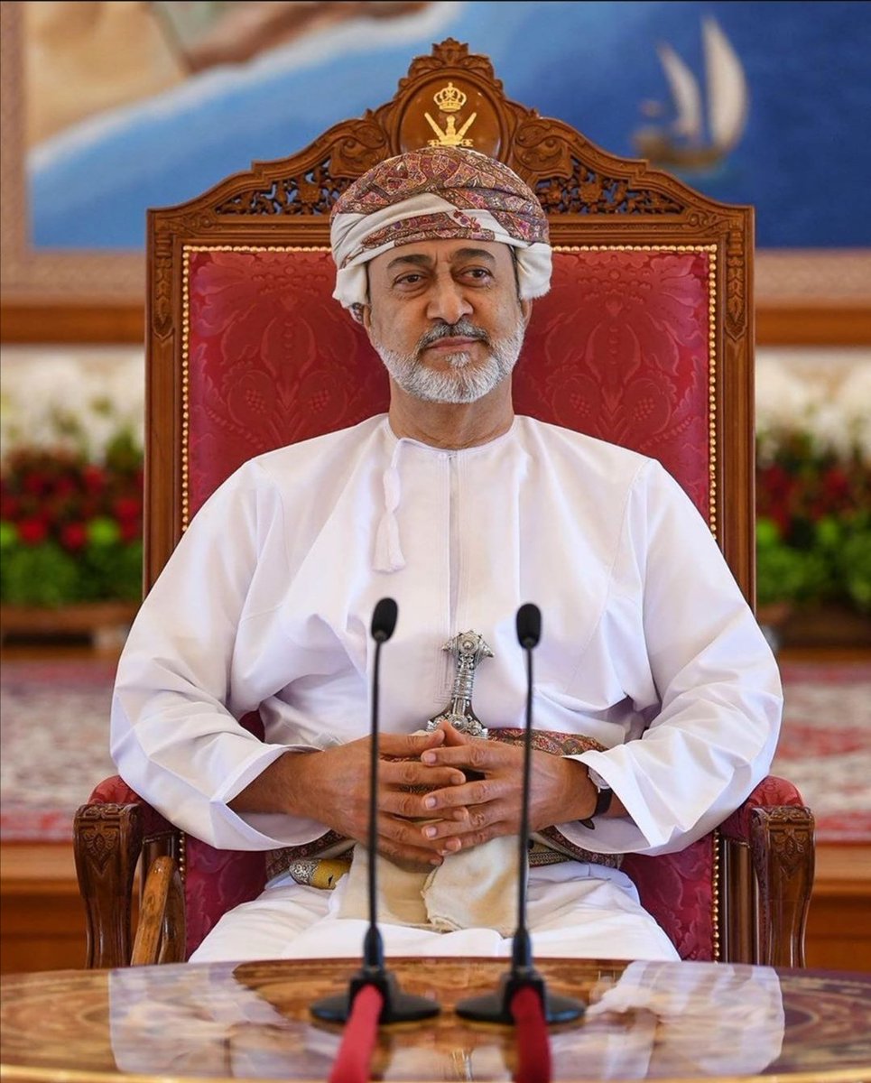 arsa3idi's tweet photo. خمسون عاماً من العطاء والمجد والإنجاز والنماء سطرها السلطان قابوس -طيب الله ثراه-، الذي حمل لواء النهضة المباركة على مدار نصف قرن، ليكمل السلطان هيثم - حفظه الله- مسيرة التجديد والتطوير لرفعة عُمان وشعبها.

كل عامٍ وعُمان وسلطانها المفدى وشعبها الأبي بكل خير🇴🇲.
#العيد_الوطني_50 https://t.co/fyBWi6bLY3