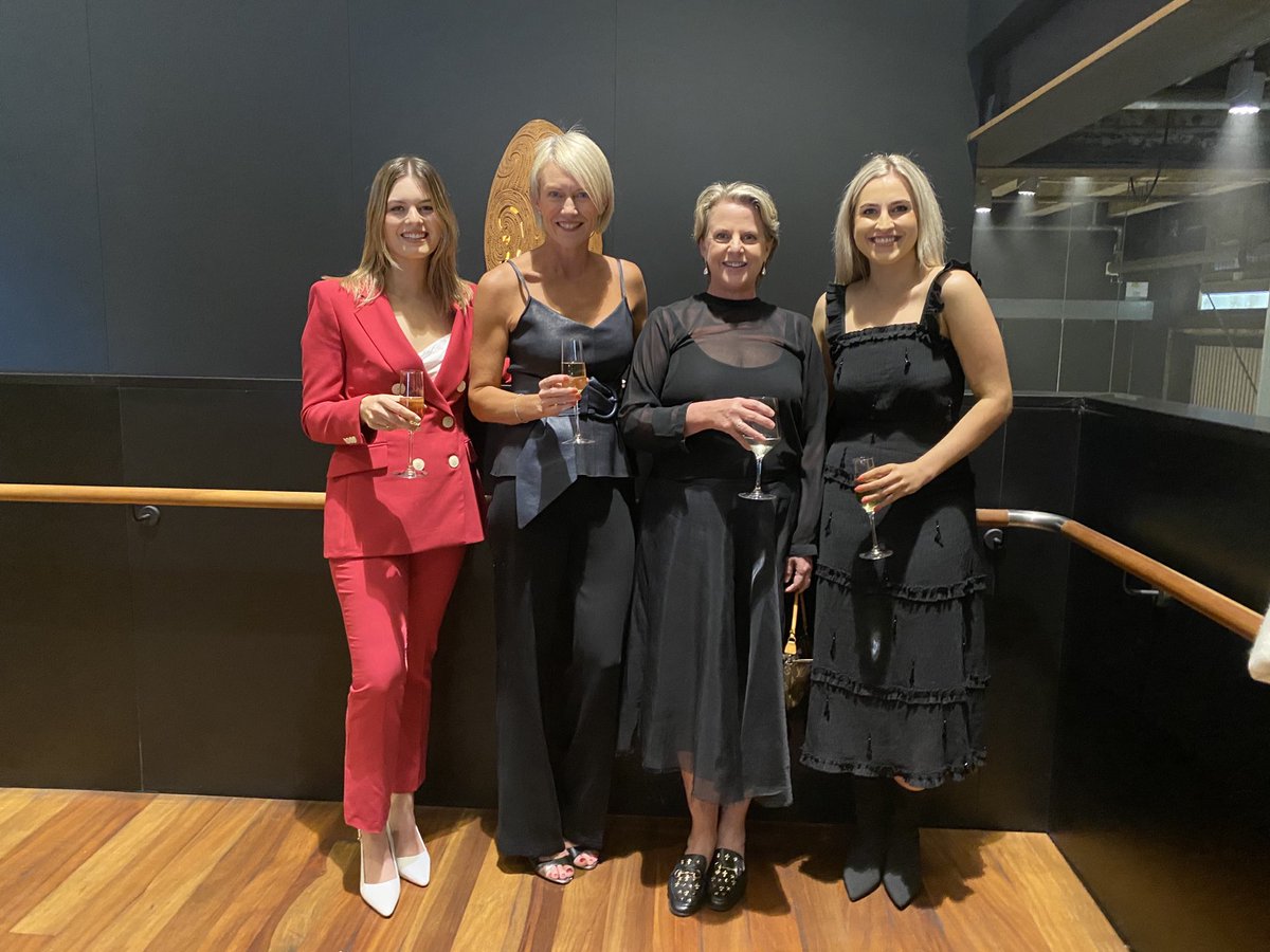 ChrisAMajor's tweet photo. Off to celebrate our fabulous colleagues in TV land ⁦@SKYNZ⁩ 🥂#NZTVAwards https://t.co/Yb64NoS7Lp