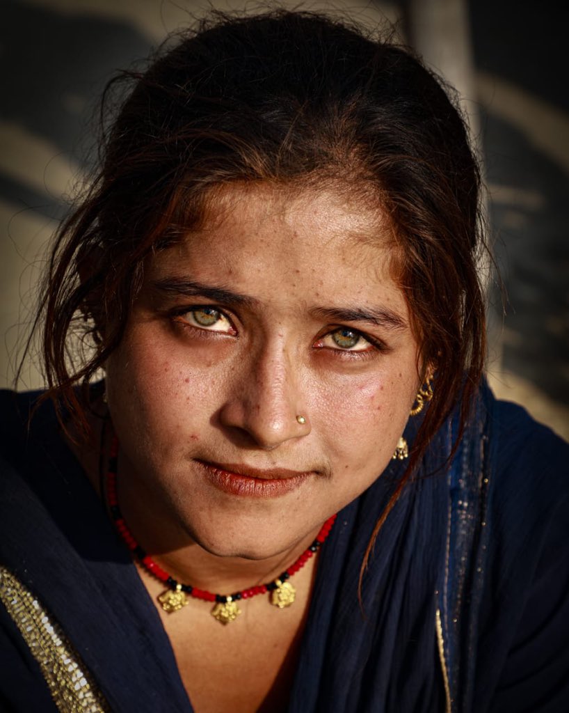 Deprived, suppressed but hopeful “The Hindu Girl” at Adarsh Nagar Delhi Camp hoping to get her fundamental rights came from Pakistan.
Portrait photograph by IIPian ChandraVishal. 
#indian #refugee #adarshnagar #portrait <a href="/KapilMishra_IND/">Kapil Mishra</a> <a href="/Tejasvi_Surya/">Tejasvi Surya</a> @InternetYodha <a href="/rajeshsepia/">Rajesh Goyal</a>
