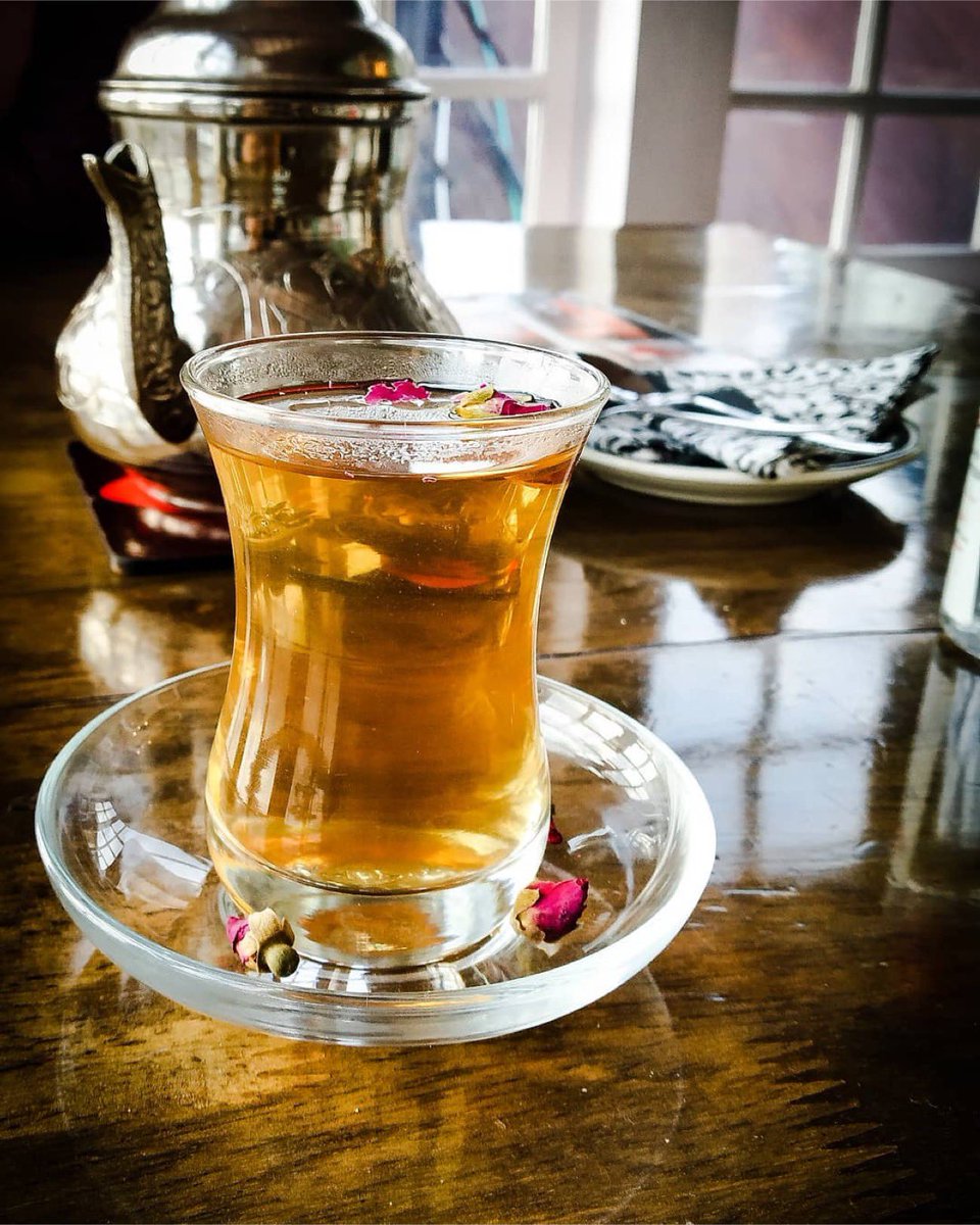 RoohiNazki's tweet photo. Repost from @__seeerat
•
You cannot buy happiness but you can buy tea, which is basically the same thing.
#chaijaai #turkishtea #turkishrosetea https://t.co/v7iAefgsCK
