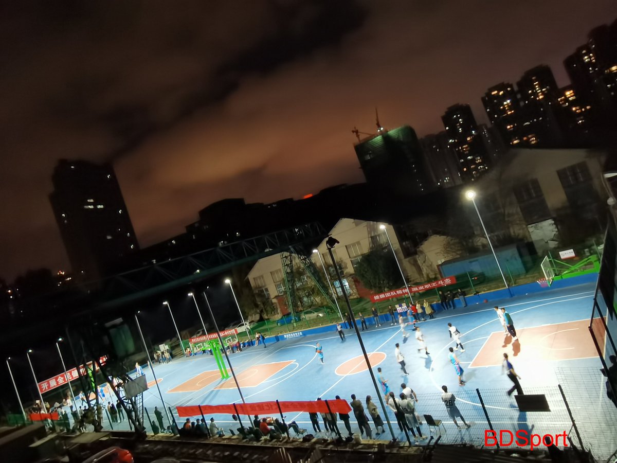 BDSport1's tweet photo. BDSport lights up your life!!
#ledsportlighting, #ledlighting, #basketballcourtlighting, #basketballlight https://t.co/dby8WXrtj8