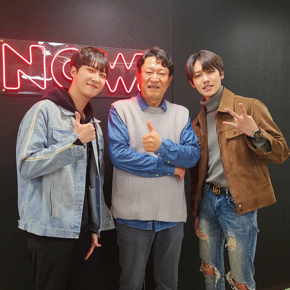 official__IZ's tweet photo. [#아이즈] #지후 와 #현준 이 함께한 #네이버NOW. #응수CINE #액팅스쿨 에 잘 보셨나요? 꽃수 김응수님과 함께 매주 수요일 아이럽의 오후를 책임져 줄 응수CINE의 지후&amp;현준의 활약 많이 기대해주세요💙

#IZ #BANDIZ #밴드아이즈 #JIHOO #HYUNJUN #KPOP #네이버나우 #NOW #네이버 #NAVER https://t.co/5Y5ePPqKGL