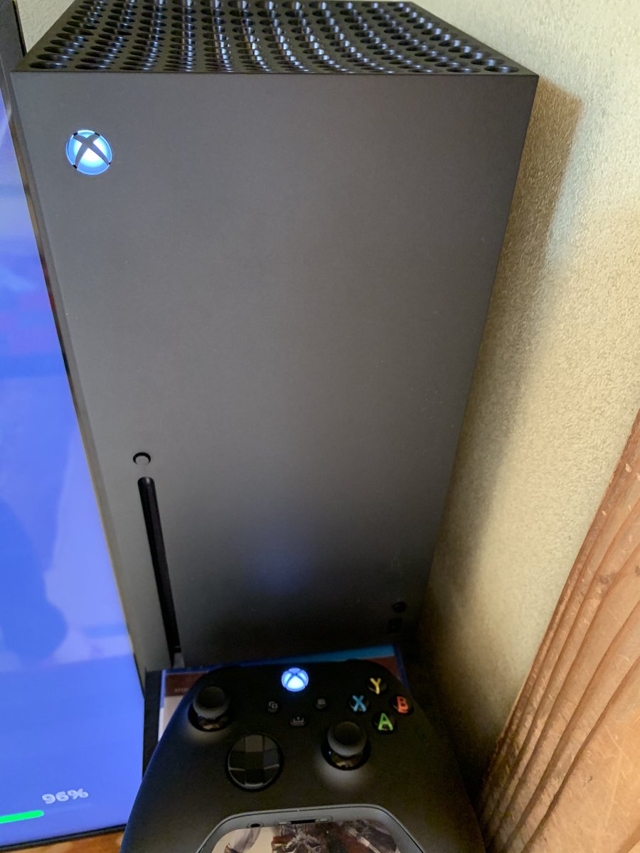 homes5454's tweet photo. きたー！xbox series xだぞ！！！
皆様これからもよろしくお願いします🥺※フレンド募集中 https://t.co/Vp91VK2Ptl