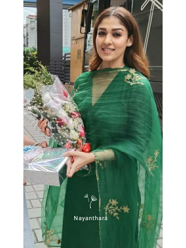 nayandevotees's tweet photo. Latest ❤👑

#HBDLadySuperStarNayanthara
#HBDNayanthara 
#HappyBirthdayNayanthara 
#NetriKann https://t.co/P7leSgdqOZ