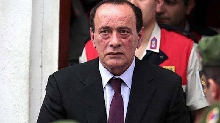 Burda #AlaattinCakıcı için kötü konuşan dürzüler adamın karşısına geçip 2 kelime edemez sosyal medya böyle bi sey iste 😂