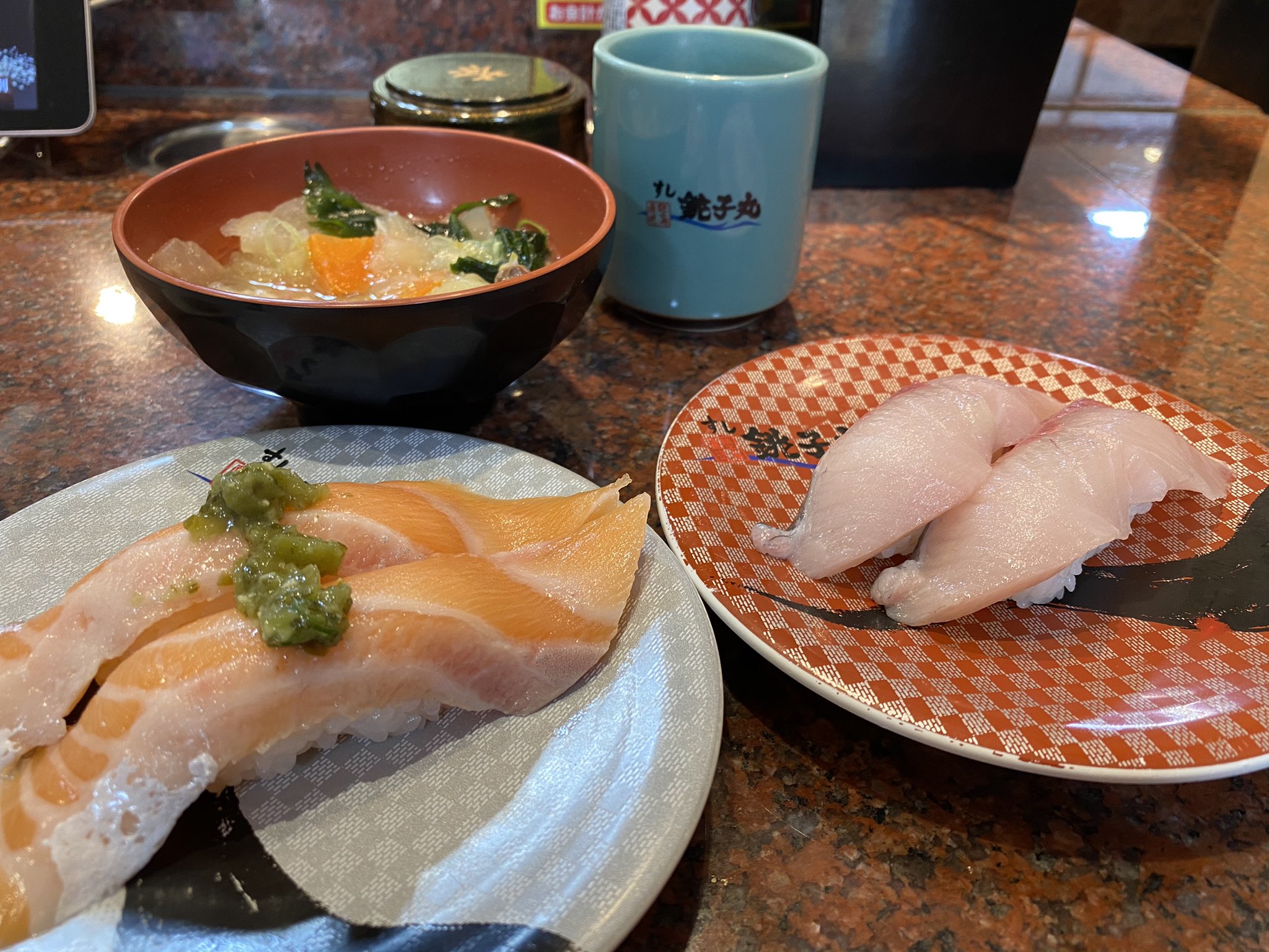 クリームチーズはやっぱり たまには高い寿司 すし銚子丸 初めて入ったけど お昼にあら汁サービスは めっちゃいい T Co E0wyu79gii Twitter