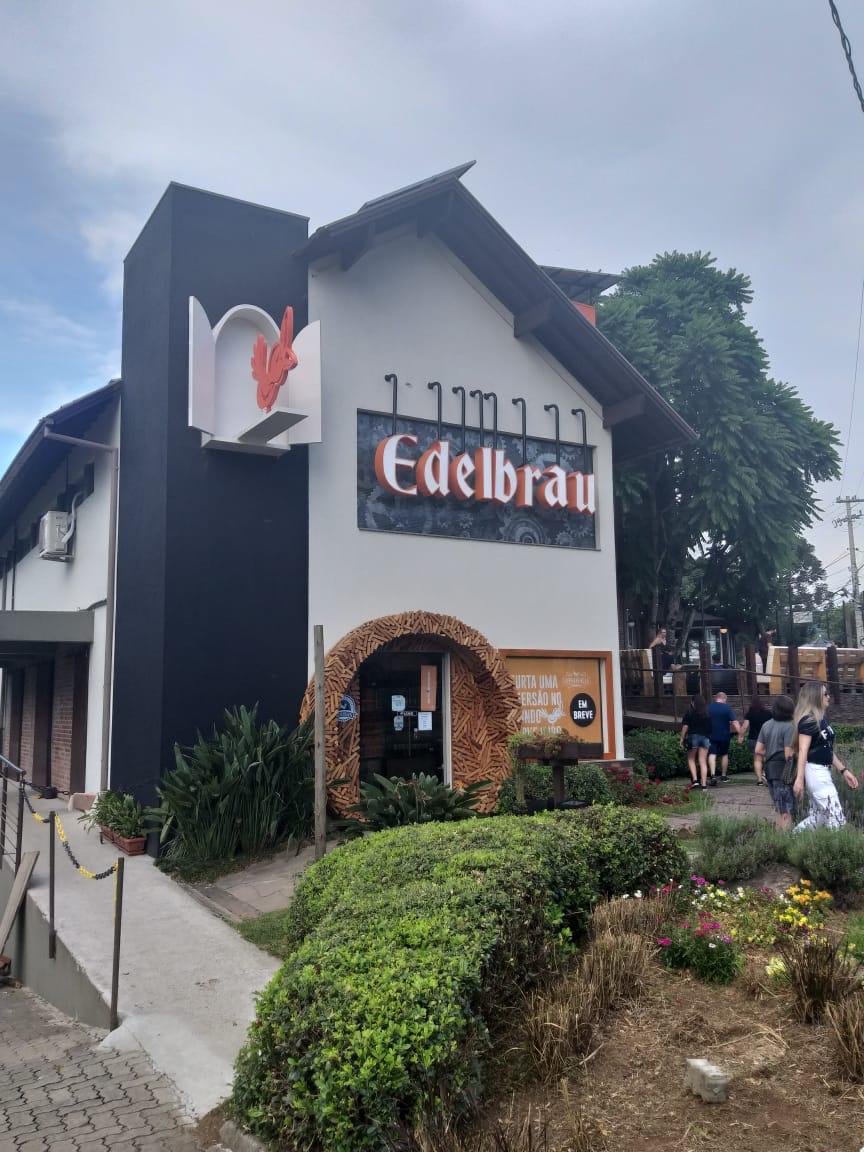 Gampi's tweet photo. A Experiência Cervejaria Edelbrau está em contagem regressiva para ser aberta ao público. Um projeto de pura imersão no mundo da marca, cheio de interatividade. Orgulho é a palavra que resume o sentimento do #teamgampi 🙌🍻 #design #varejo #consumidores #foconocliente https://t.co/2oVm05Li0X