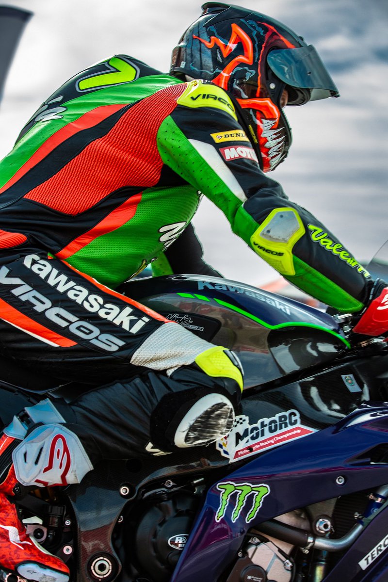 bromigosgarage's tweet photo. #wednesdaymood 🤟

“The way I see it, 👽WE can do whatever WE want. Do we have a deal?”

🏍 777 Valentin Gherghina 🛣 @motorc
🪖 @HJCAHelmets - RPHA 11 Venom 2 Helmet
.
.
#BromigosGarage #GripAddict  #venom  #motorc #HaiPeCircuit #RacingStartsHere #venommovie https://t.co/EgD5oz5Cqk