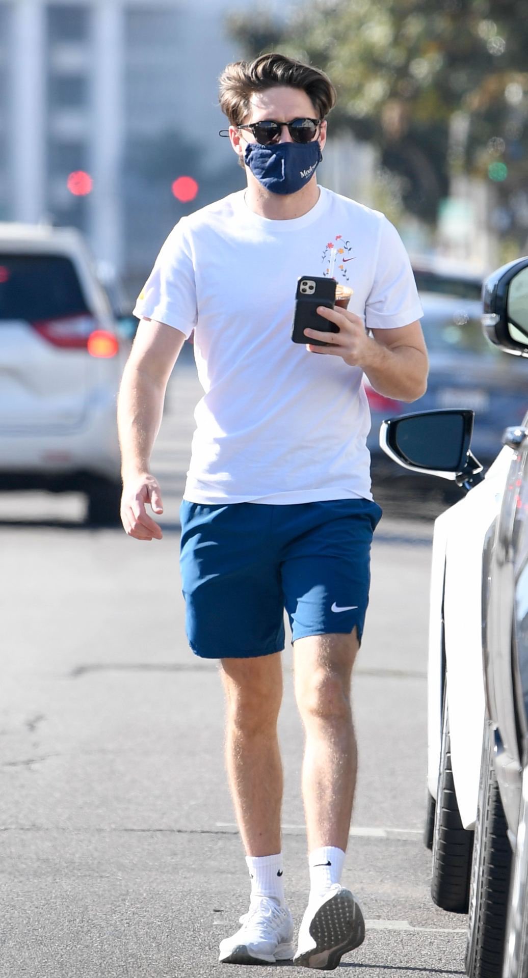 Niall Horan Updates on X: "Niall out in LA 11/17! (1)  https://t.co/OW7kPAgcjl" / X