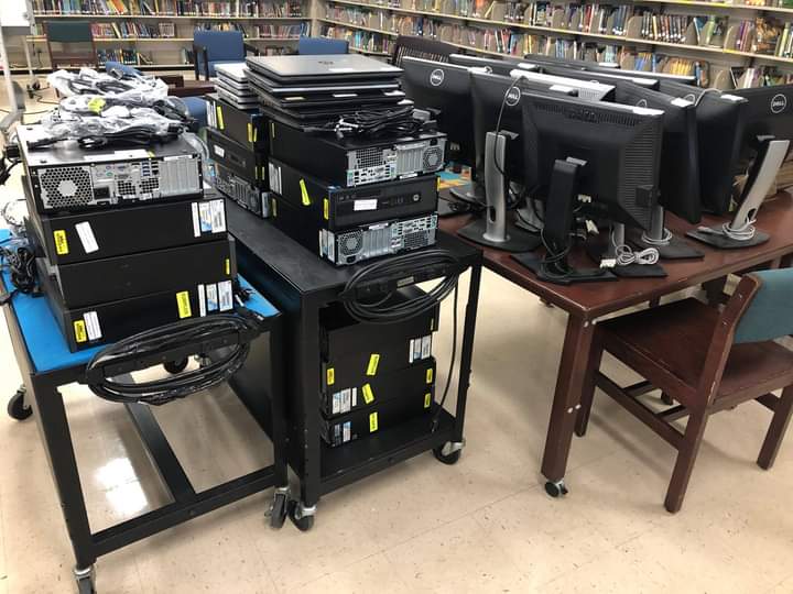 This week LME Dads Club and Lake Magdalene PTA arranged getting an additional 32 computers and two metal storage shelves into LME. Thank you so much for our support and hard work for our school.