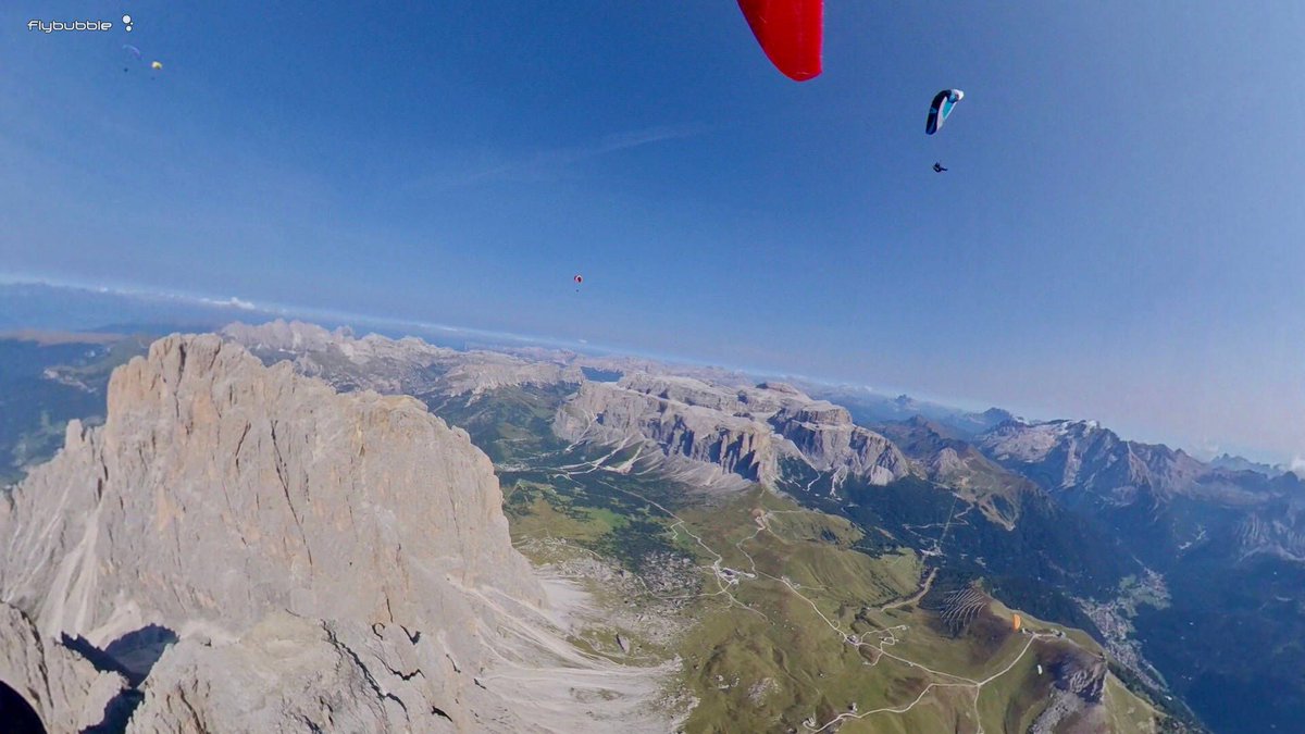 FlybubbleTeam's tweet photo. Flybubble team pilot Phil helps you make the most of those cloudless, blue thermal days. Learn why they happen and how to make them work for you...
https://t.co/HCla66Mk7B #flybubbletips #flybubbleskills #paraglidingskills #paraglidingtips #paragliding #paraglide #parapente https://t.co/EyeRYDPuZL