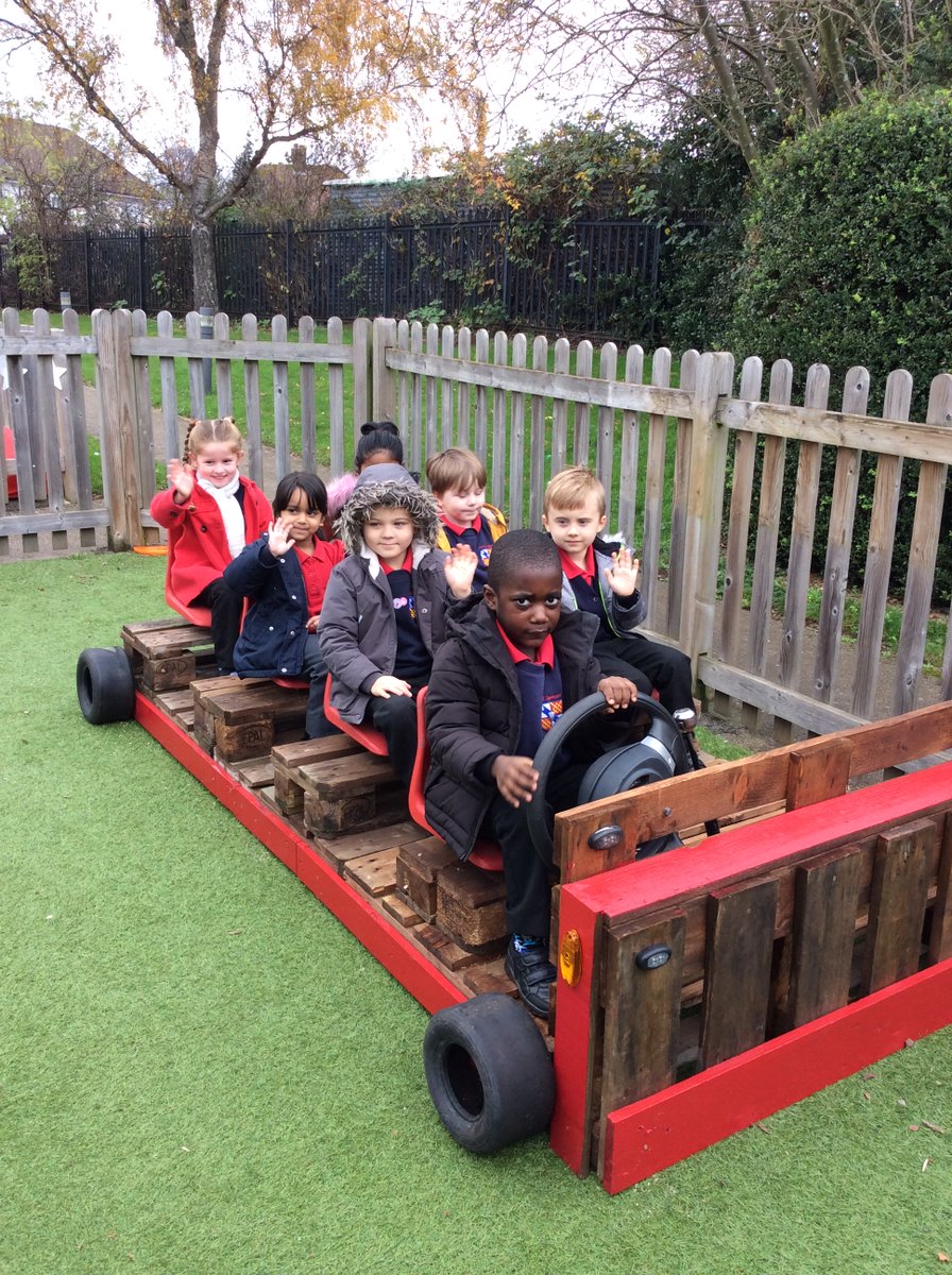 earlspencerpri's tweet photo. Reception have enjoyed exploring our new outdoor area bus this morning! #EYFS #outdoorlearning https://t.co/7WrrPRhazw