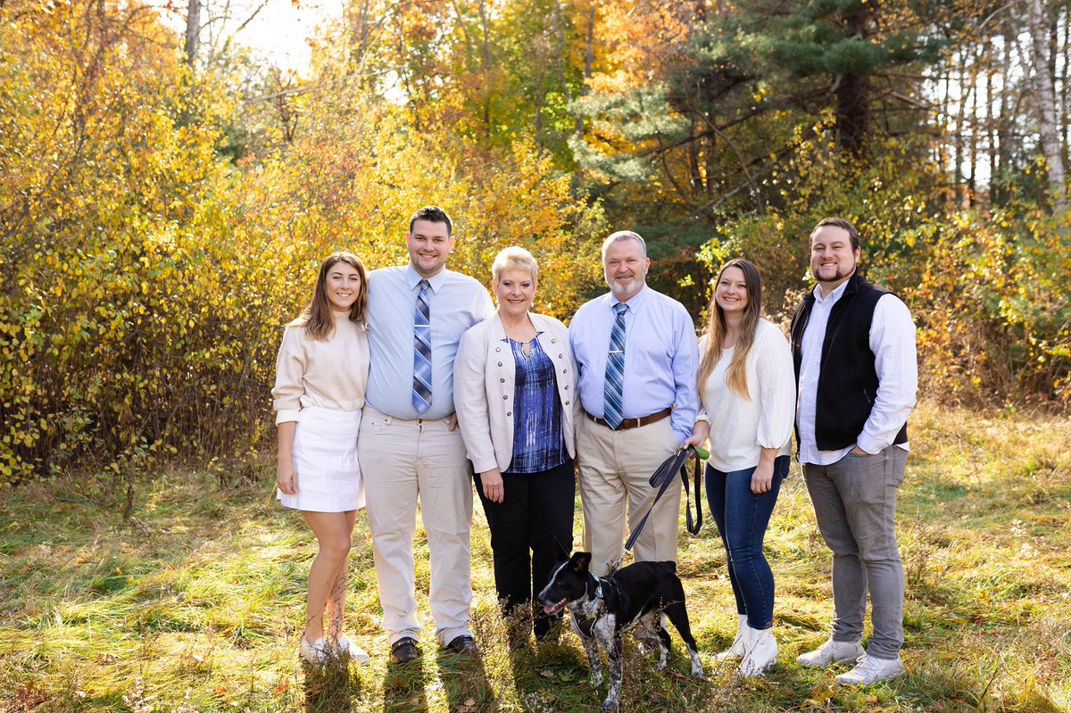 GlatthornMath's tweet photo. I am grateful for my family! 💛 @OAStuco #WeDigEPS #WeDigSpiritWeek #WeDigGratitude https://t.co/gX7xlTYAf0