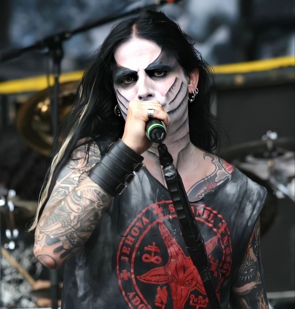 Classify and place Norwergian singer Stian Tomt Thoresen aka Shagrath