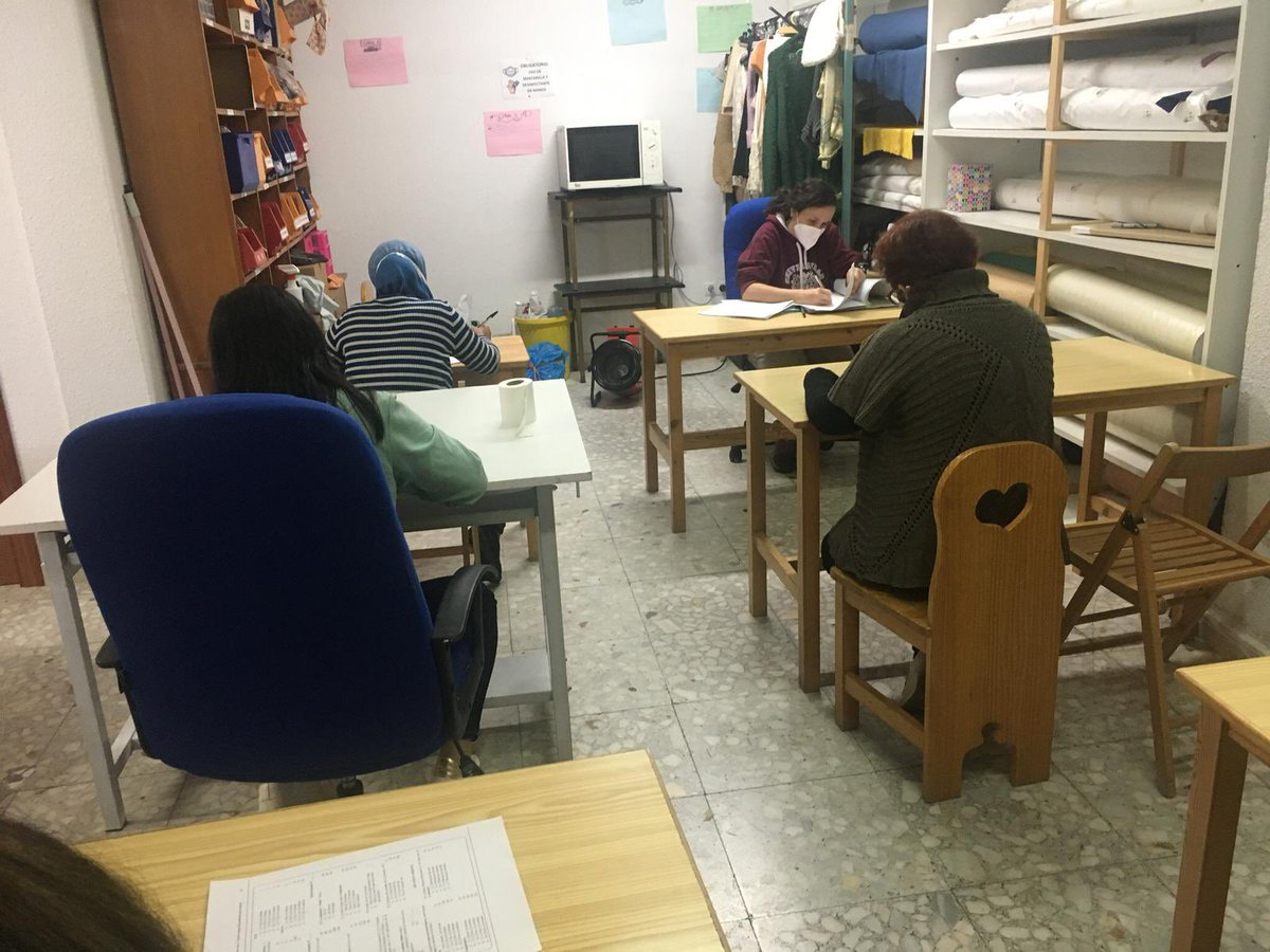 Hoy he podido visitar los talleres de carpintería, costura y peluquería que imparte <a href="/lakoma_madrid/">Asociación Lakoma Madrid</a> en nuestro distrito. Mi enhorabuena y máximo reconocimiento a su labor con las personas en riesgo de exclusión social. <a href="/JMDTetuan/">Distrito de Tetuán</a> #VamosTetuán