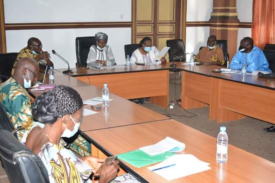 AradesSenegal's tweet photo. Le Comité de veille et de contrôle citoyen (CVCC)de St-Louis a été très heureux de recevoir la mission de OXFAM Burkina dans le cadre d'un partage d'expérience en matière de gouvernance et de contrôle citoyen sur les industries extractives.
#AradEs #CVCC #RECIBOG #CERAFP #ORCADE https://t.co/0y6eapcq2d
