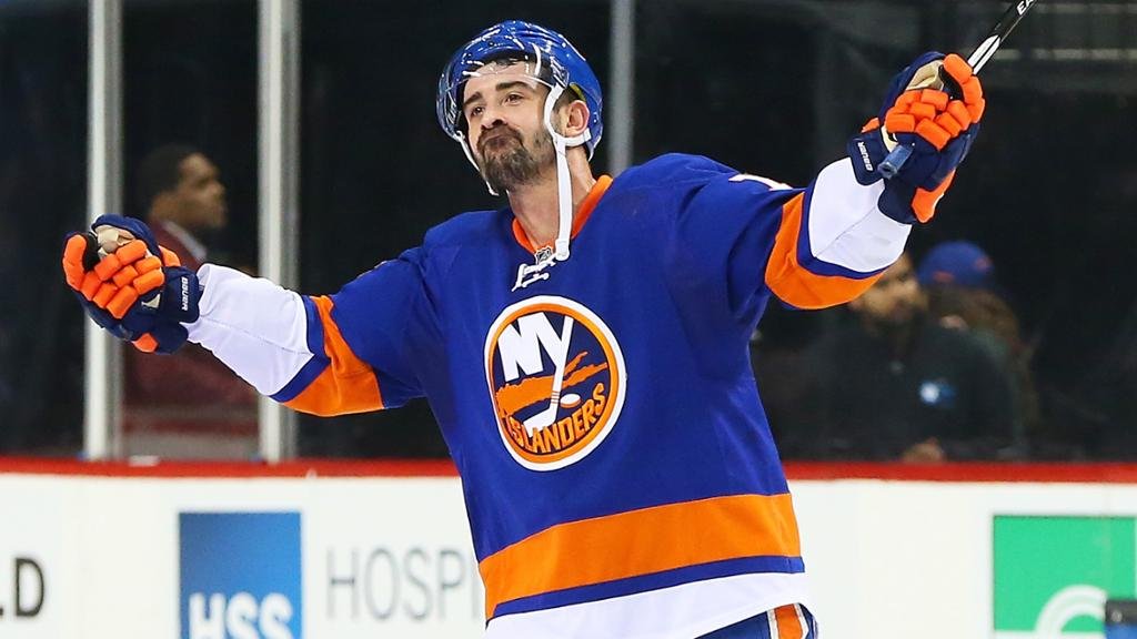 Happy birthday to winger Cal Clutterbuck (33)  