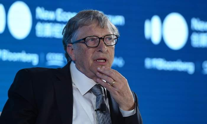 elEconomistaes's tweet photo. Bill Gates opina que tras el #covid_19 estaremos un tercio menos de horas en la oficina #coronavirus 

👉"Seguiremos yendo a la oficina de algún modo, pero drásticamente menos"
https://t.co/TyqQy5MQdi https://t.co/JZwkqD7V79