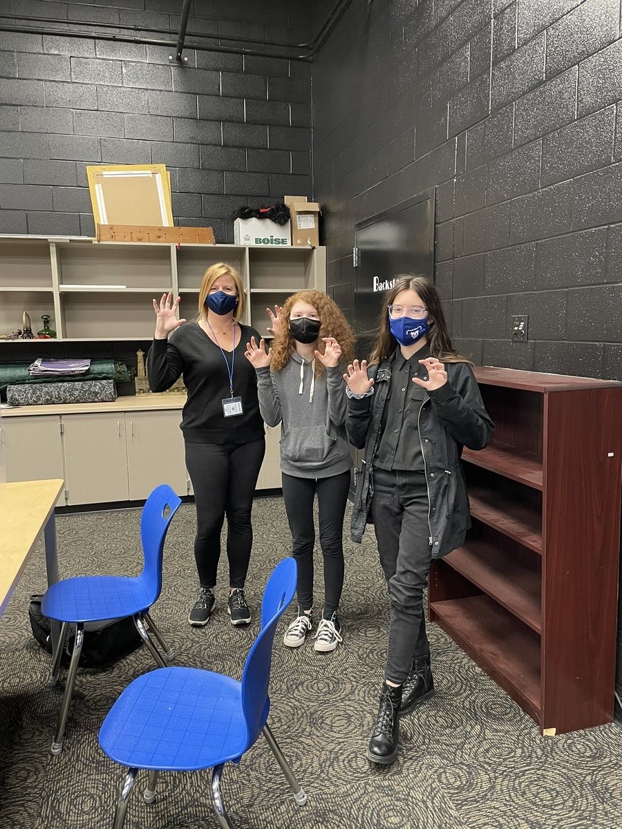 TheatreBerlin's tweet image. Monochrome in Acting around 2!! #clawsup #SpiritWeekChallenge @OBHSstudentC