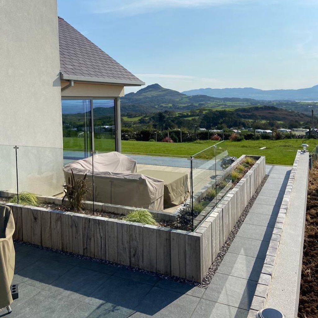 tuffx_glass's tweet photo. Our toughened glass infill is ideal for making the most of your view and it will protect you from the elements. Call us today for more information!
.⠀
.⠀
#glassbalcony #glassinstallation #glassinstallations #balconyglass #glassbalconyview #balconydecor #landscapearchitect https://t.co/5JDzJpBVua