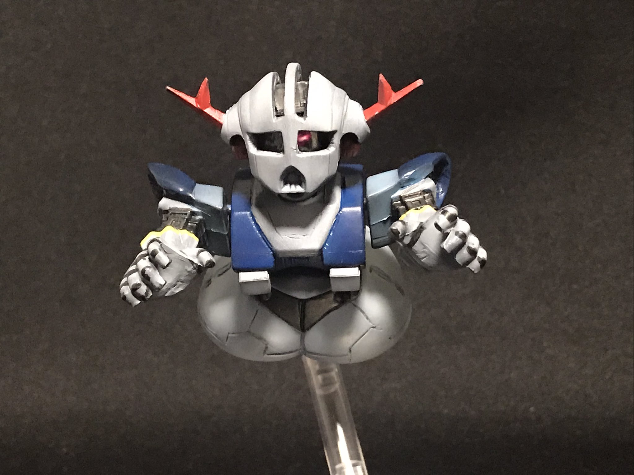 ミュウたん Sdジオングの完成 なんか先行販売してけど 一般販売前に 完成出来た 改造箇所 首と腰 にボールジョイントを仕込み反り返りが出来るようしました 肩の延長して Rgを参考にスジ掘りし 黒立ち上げで塗装してます ガンプラ