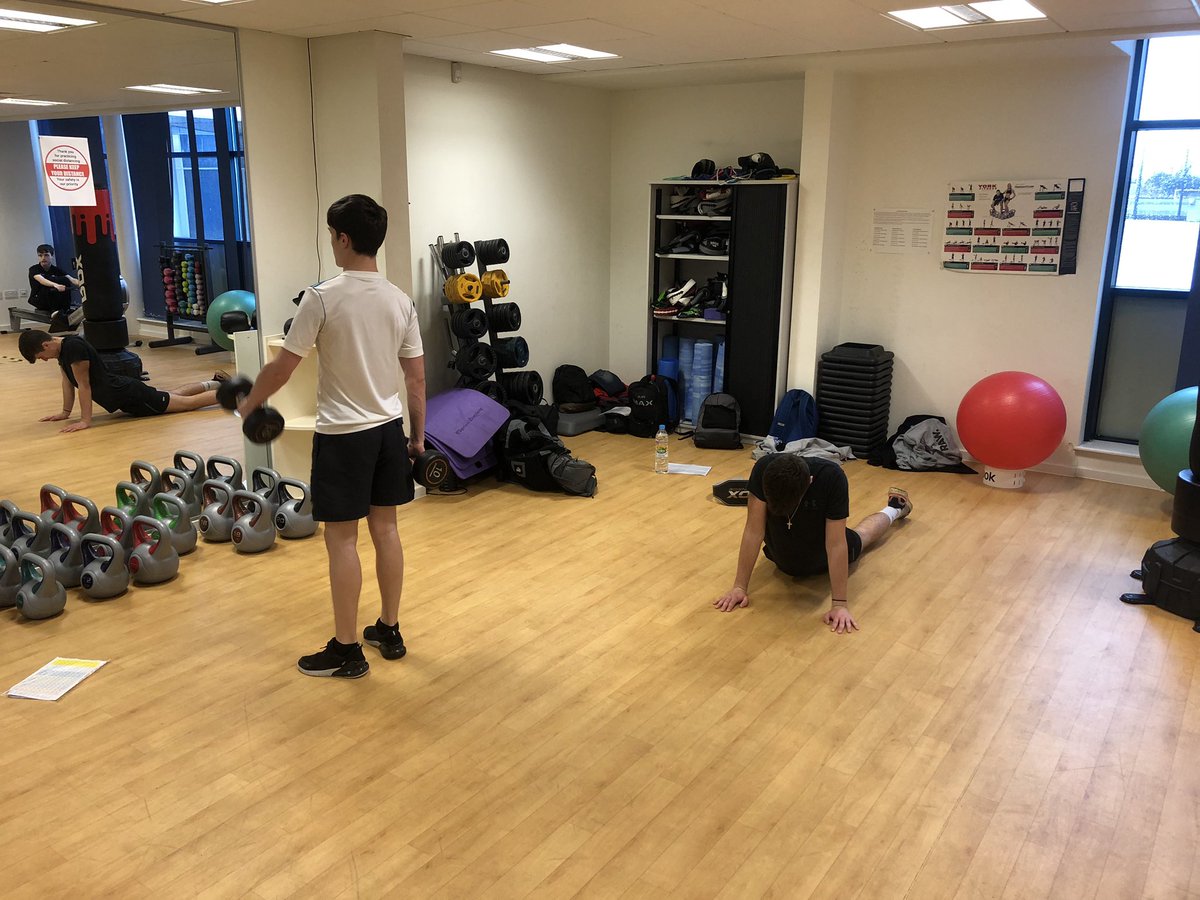 FC_Active's tweet photo. Our level 2 Sport and Public service students working hard in the gym completing their 6 week training programmes #repitout #justkeeprunning https://t.co/gCUc7EROty