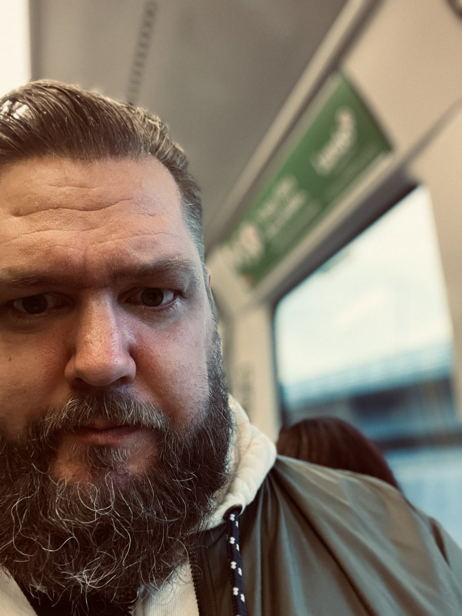 typ2positiv's tweet photo. #selfietrain Här kommer en tågfie från resan till jobbet på morgonen #retauppallatråkmånsar https://t.co/IiKlqOffZA