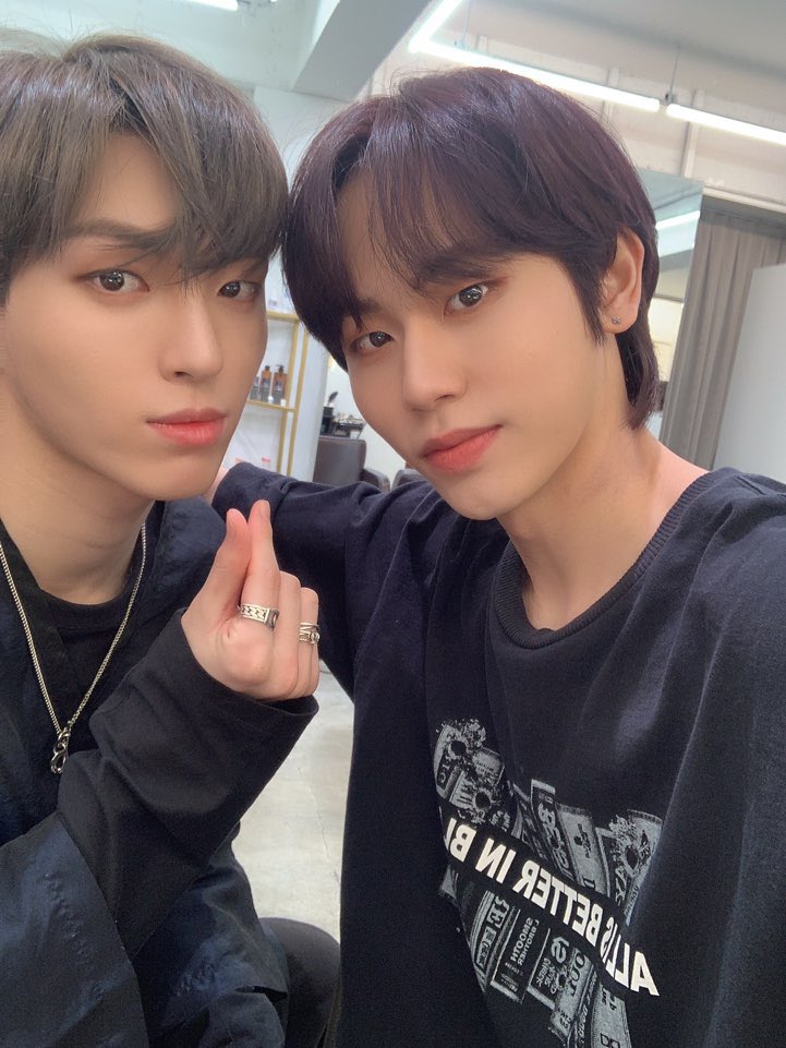 DKB_BRAVE's tweet photo. [#GK] 블루 케이💙가 되기 전 퍼플 케이💜
Before becoming Blue K💙, Purple K💜

#다크비 #DKB
#GROWTH 
#난_일해 #Work_Hard 
#지케이 #GK
#희찬 #HEECHAN
#BB https://t.co/Z7HTfglgFy