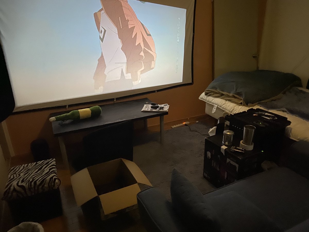 INABA_0626's tweet photo. プロジェクターとソファが合わさり最強に見える

あとは、細かいものを買い揃えよう https://t.co/JOlLgZVY7P