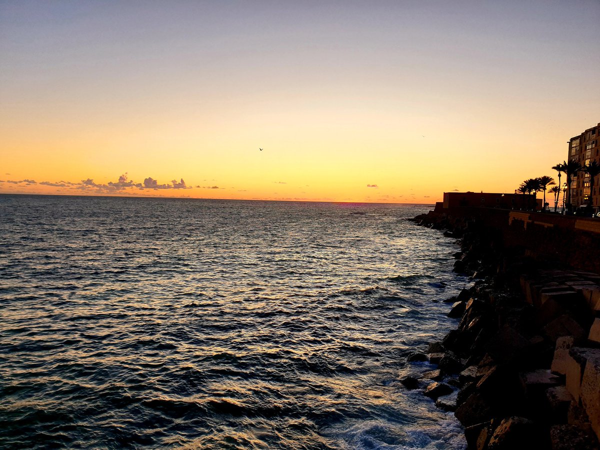 mariakbnitez's tweet image. Con este maravilloso atardecer os doy los buenos días, porque hasta para poner fin al día lo haces de bonitas maneras.
Cuando me preguntan por ti, aún me sigo quedando sin palabras.
#Mialegría
#Meencantapiropearteporaquí
#FelizMiercoles
#Todolomejorsiempre
