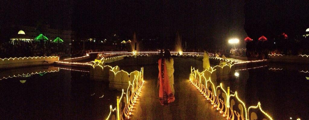 AOLMahuaDS's tweet image. #DevDeepawali #29thNov
Festival of Lights of the Gods in presence of Gurudev @SriSri 

I do have my earthern diyas in stock too 🌝

#deepawali2020