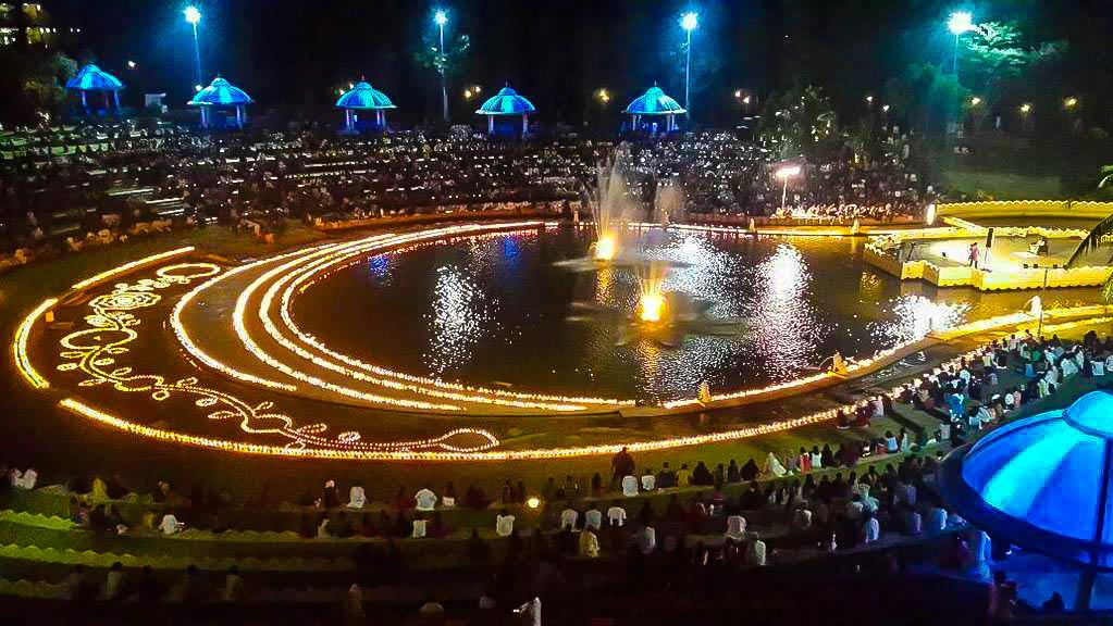 AOLMahuaDS's tweet image. #DevDeepawali #29thNov
Festival of Lights of the Gods in presence of Gurudev @SriSri 

I do have my earthern diyas in stock too 🌝

#deepawali2020