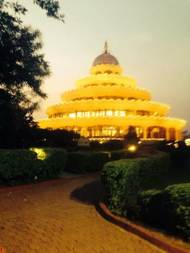 AOLMahuaDS's tweet image. #DevDeepawali #29thNov
Festival of Lights of the Gods in presence of Gurudev @SriSri 

I do have my earthern diyas in stock too 🌝

#deepawali2020