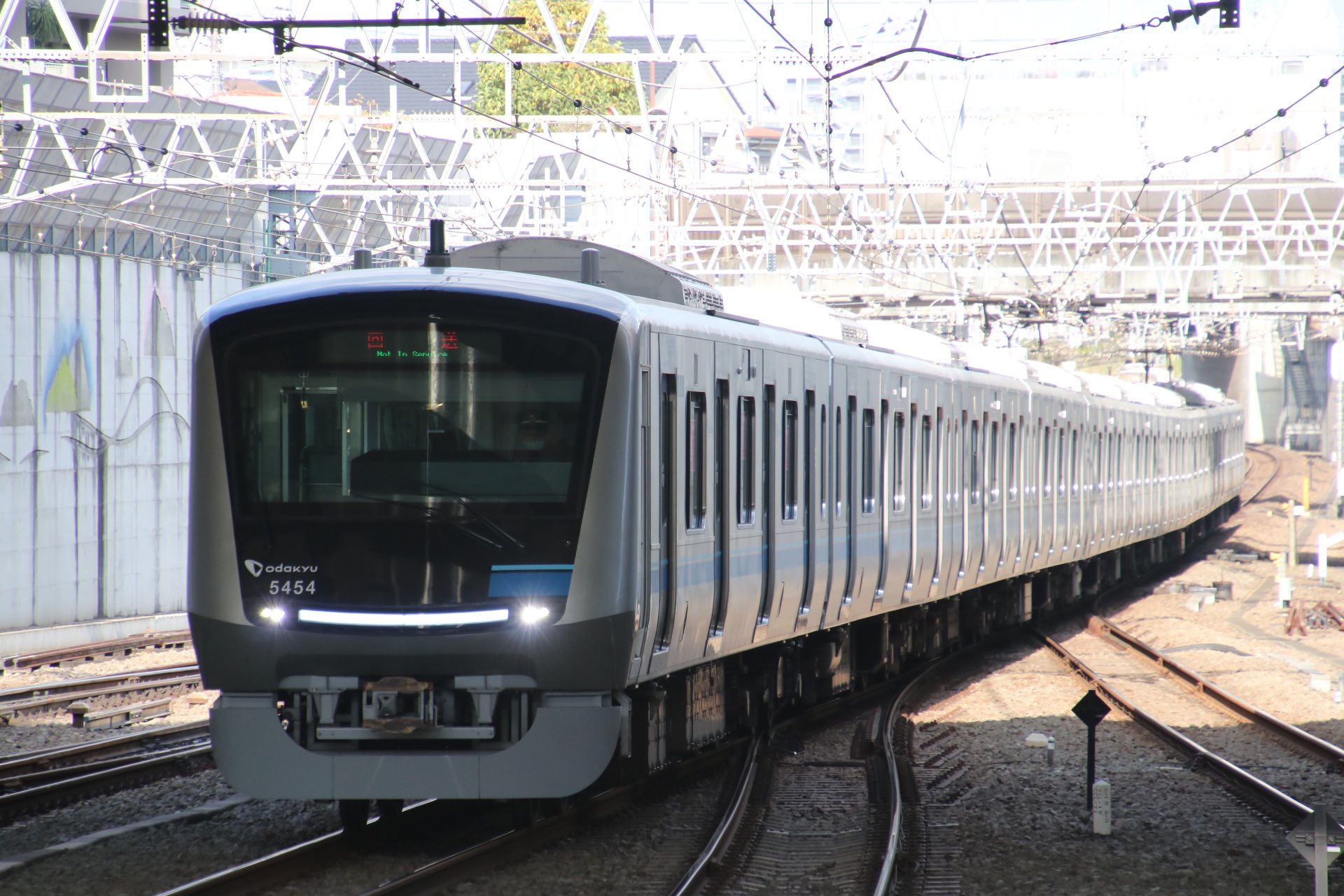 𝑴𝑰𝑶𝑨𝒁𝑼 11 18 小田急線 5000形5054f 5052f 高座渋谷駅での人身事故の影響で5054fは快速急行 町田として運転 町田から相模大野まで回送され 折り返し快速急行 新宿行きで運転されました T Co Owbnng5rkr Twitter