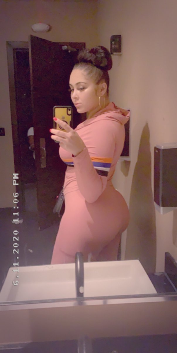 Esta_Perra_Mala's tweet photo. I though a broke Niggah said sumin 🤣🤪🤑 https://t.co/IlLcDBHUSD