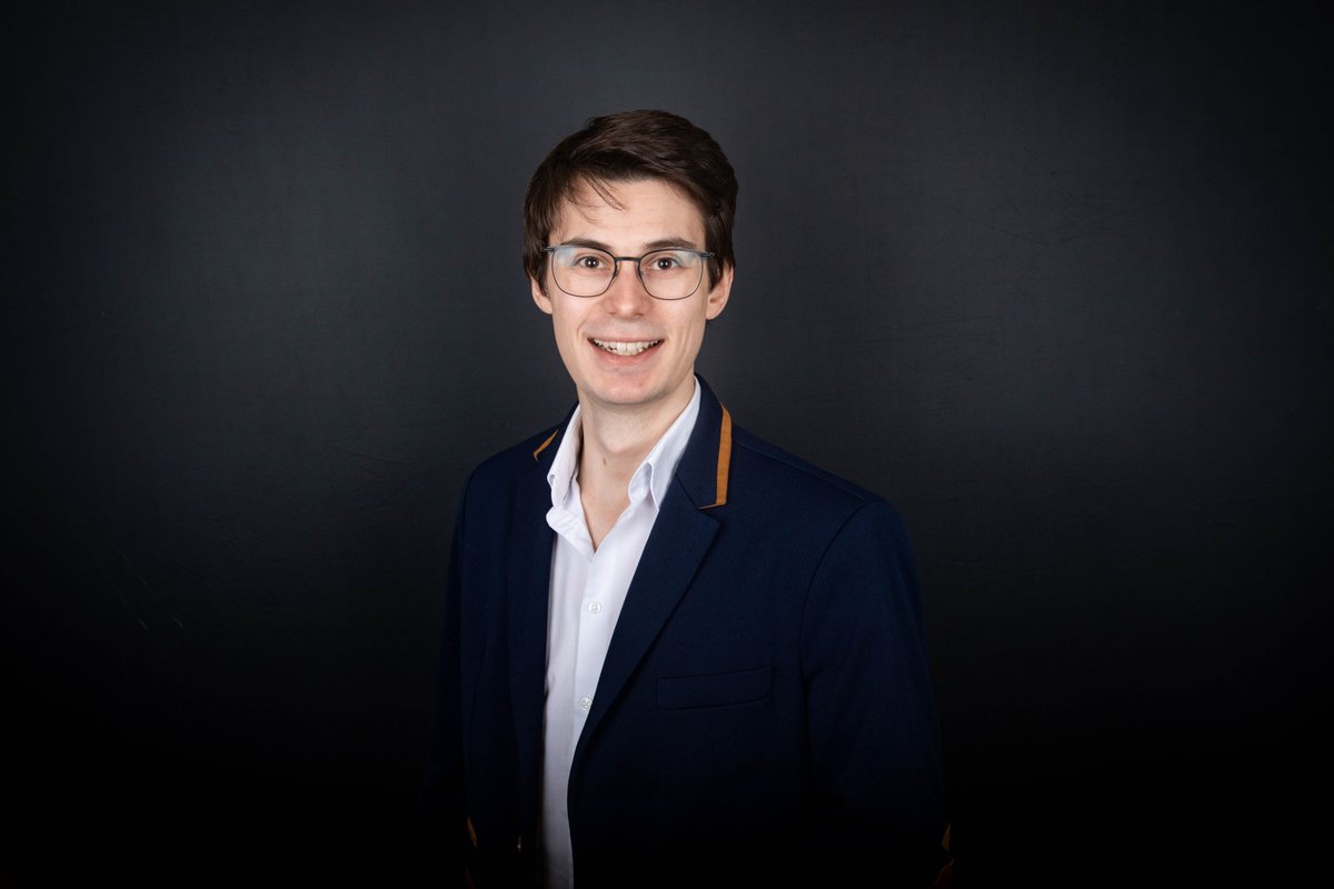 5sterneredner's tweet photo. Verwandeln Sie mit @MaxHagenbuchner die Unterschiede zwischen den Generationen in Ihren Wettbewerbsvorteil.  In seinem Onlinekurs "Mit der Generation Z in den Zukunft"unterstützt Sie der #5SterneRedner dabei, den Generationenkonflikt zu lösen. https://t.co/kdmBjr6Shs https://t.co/NJ8RexDs5p