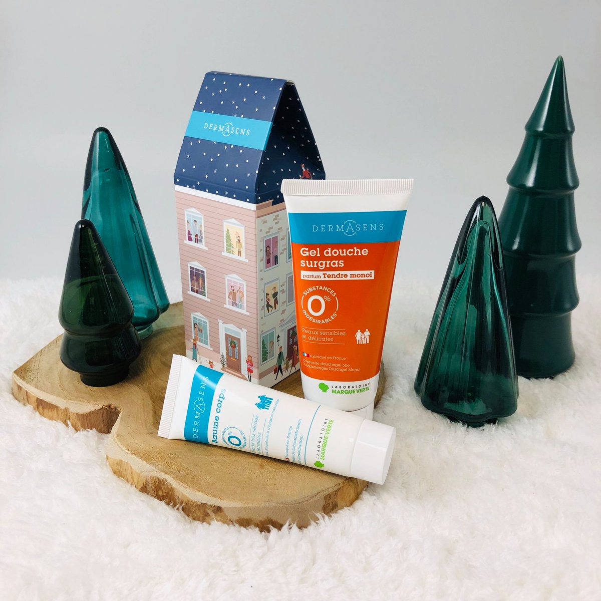 LabMarqueVerte's tweet photo. [#NOUVEAUTE]

✅Découvrez ce nouveau coffret DermAsens qui vous propose un format voyage du gel douche tendre monoï et du baume corps à un prix mini, à mettre en dessous du #sapindenoel  !😍

Disponible en #pharmacie et sur le site internet LMV 
➡️https://t.co/Gf4IZc64va https://t.co/nCQuGrREOU