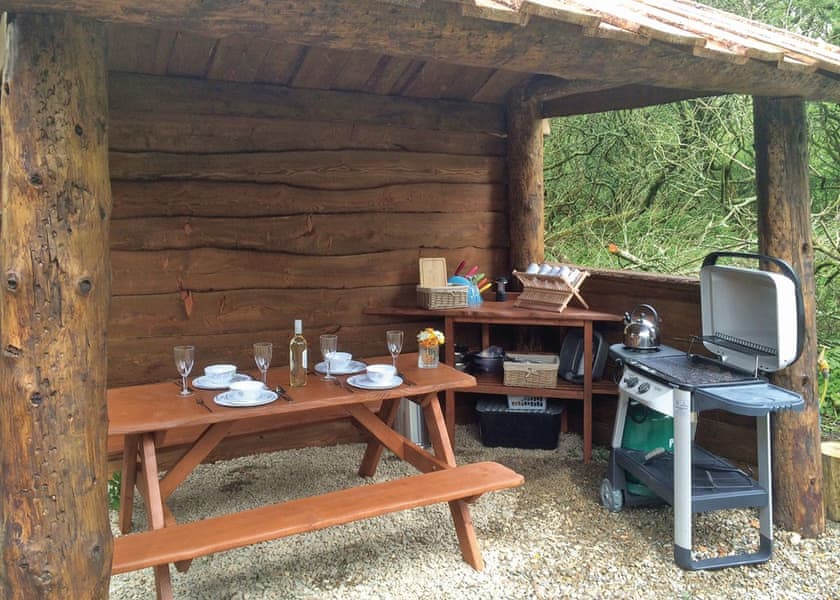 It's time for an adventure staying in this amazing Hobbit House complete with it's own hot tub! Sleeping up to 6 this is the perfect unique family escape which is guaranteed to keep the kids (and the big kids) entertained! 
#ukstaycation #dmformore #travelcounsellors