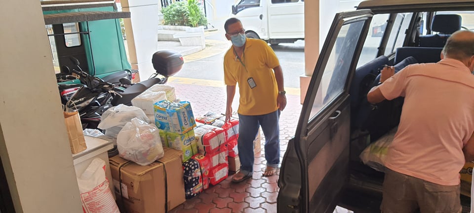 KayaNatinPH's tweet photo. LOOK: Our Bangon Luzon relief drive, in partnership with the Office of VP @lenirobredo, has turned over food items, a sack of rice, vitamins and medical supplies, adult diapers, and electric fans to Josefheim Foundation, a shelter for the elderly in Marikina City. https://t.co/rc8ifpsqmm