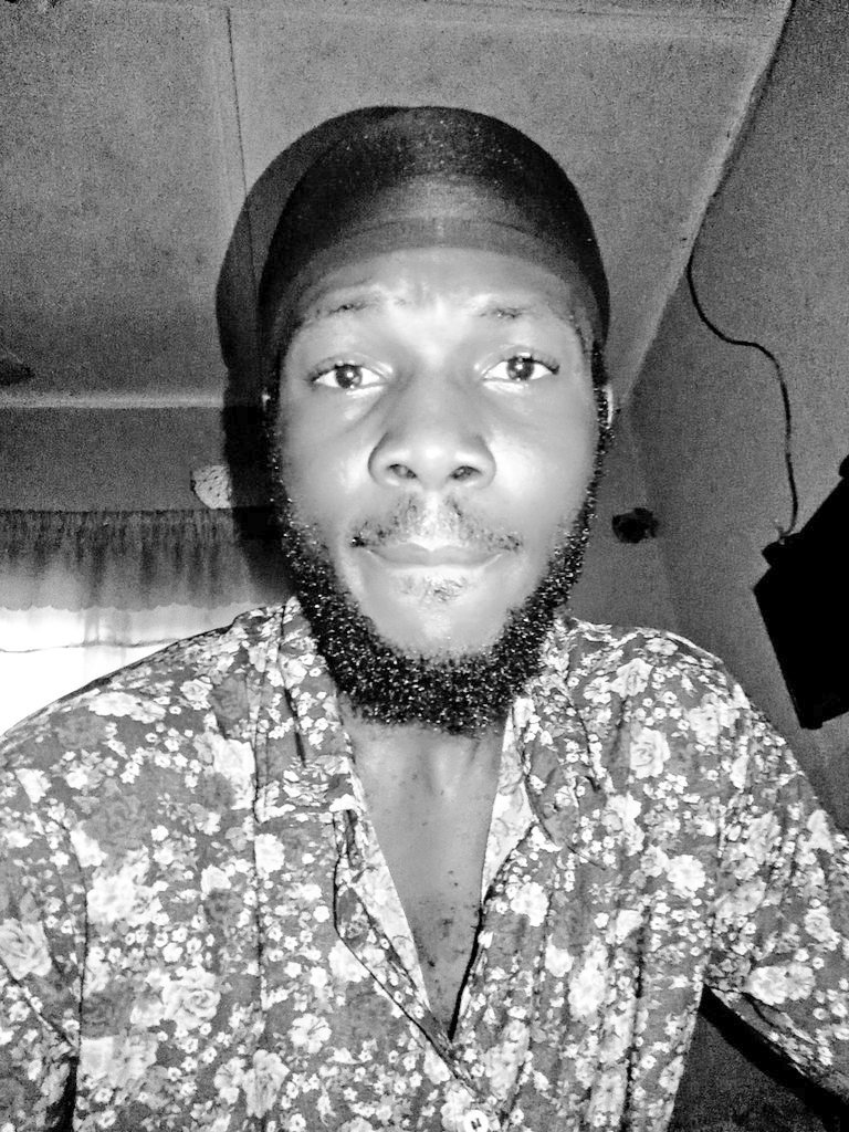 iamsmallmouth's tweet photo. Now that am in USA people are just calling me .
When I was in NG 🇳🇬( Nigeria incase you don't understand )
Nobody dey even flash me.
Well am enjoying my USA 🇺🇸
#thereisNothingGodcanNotDo😂
#9jaWillbeBetterSoon 🇳🇬
#inowhy
#SmallmouthComedian
#TrendingNow https://t.co/6eQ1taEAAI