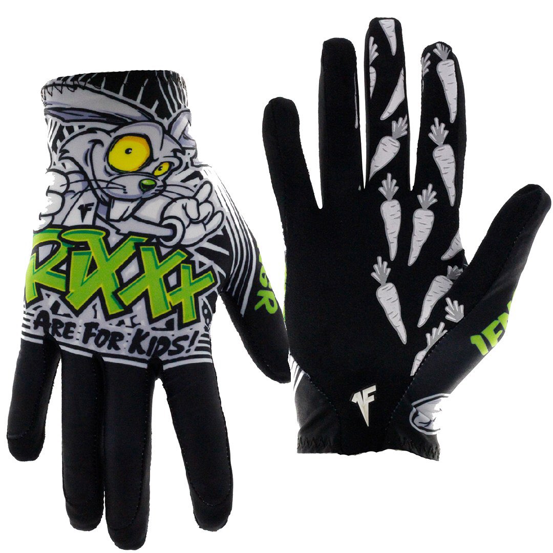 _1fngr's tweet photo. Trixxx are for Kids グローブ再入荷。
今��入するとキーホルダーが付いてきます！

https://t.co/pTkJ5wviwX https://t.co/SDWI2ltRLb