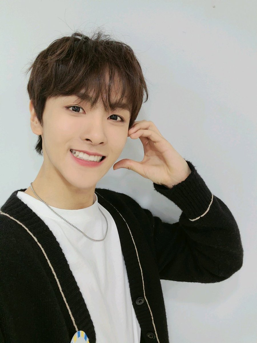 [#제이민 #한결 #유준]
안녕하세요~~ 맏형즈가 왔습니다~!!
오늘 주간아이돌 잘 보셨나요?
저희가 팬 여러분들 생각하면서 정말 열심히! 재밌게 촬영했는데요!
팬 여러분들께서 방송 보면서 많이 웃고, 행복하셨으면 좋겠습니다!! 😋
저희가 앞으로도 행복만 가져다드릴게요~~🥰