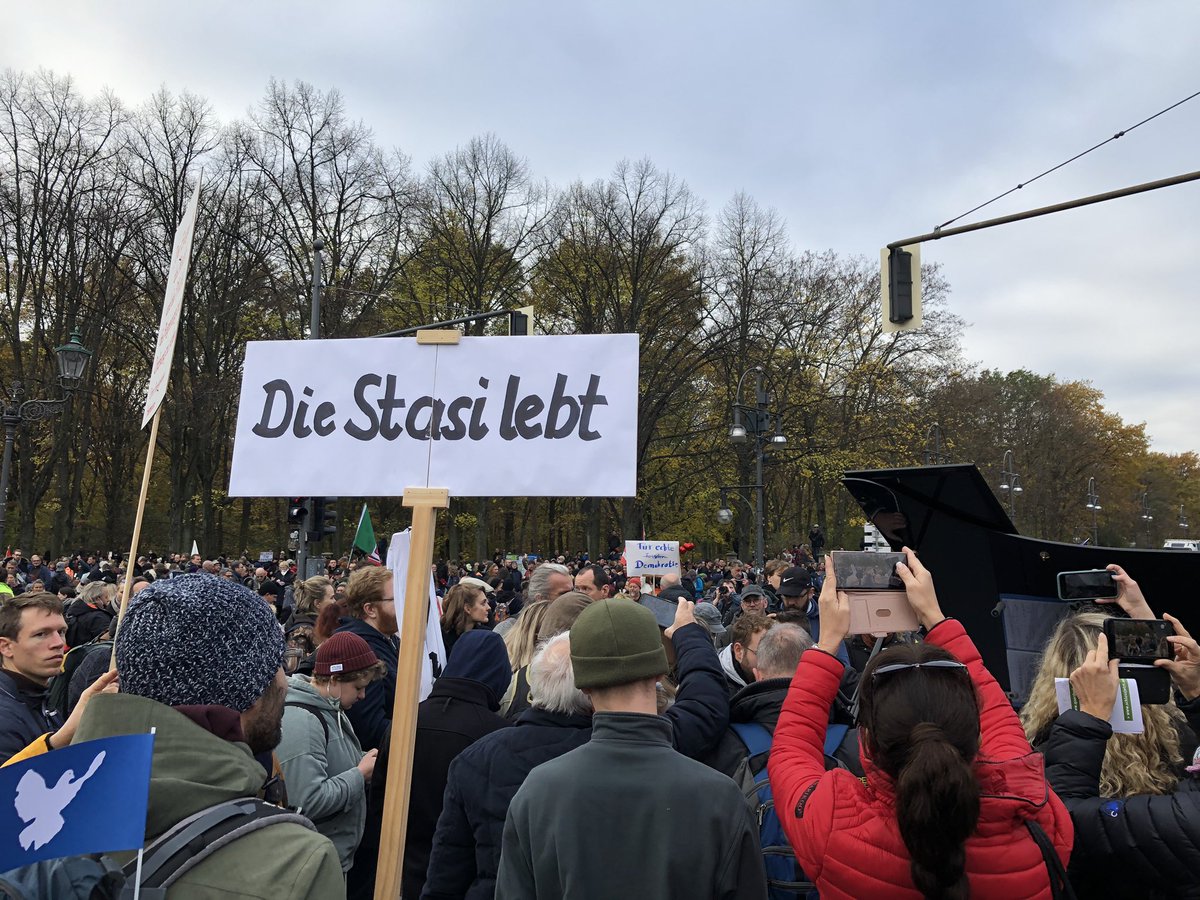 “the stasi lives”. there’s a piano concert at brandenburger tor. #b1811