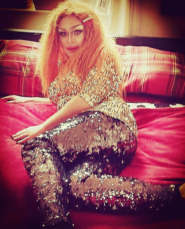 OrlaNothin's tweet photo. Even my lounge wear sparkles...
#lgbtq #lgbt #gay #homo #queer #dragqueen #dragmakeup #drag #musicvideo #dragtastic #london #londongay #londondrag #ukdrag #rpdruk #werrrk #rupaulsdragrace #qween #queer #sequins #dragqueensoftwitter #Lockdown2 https://t.co/l1DAx0iM77