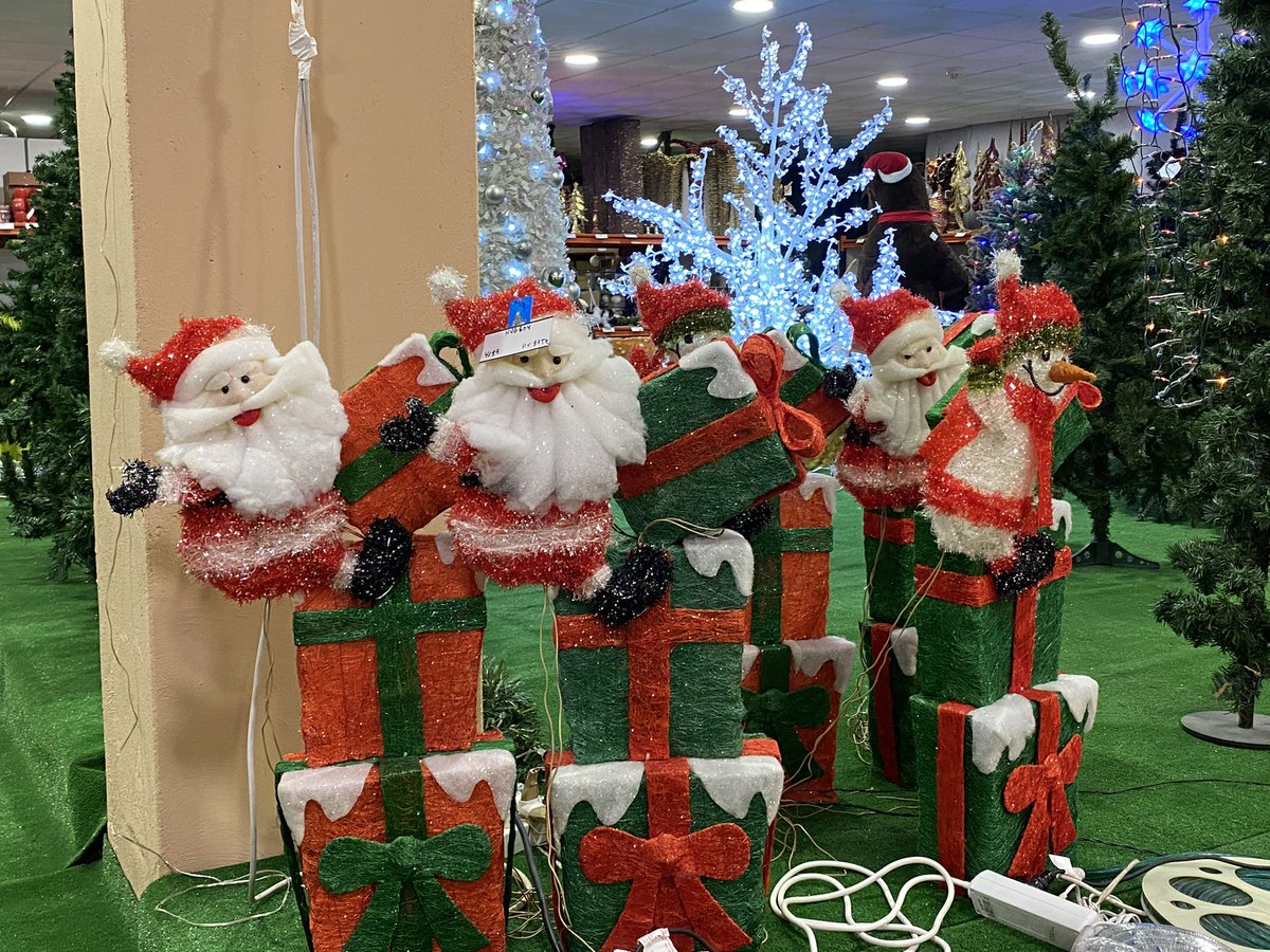 radiogolex's tweet photo. NAVIDAD 🎁🎄 

Decora tu empresa, tienda o casa con los elementos y motivos navideños de más calidad que puedes encontrar en nuestra exposición de Casa Ángel (@Casaangelsl )

📍Avda. de A Rúa | Almendralejo https://t.co/Pw05b4iOEL