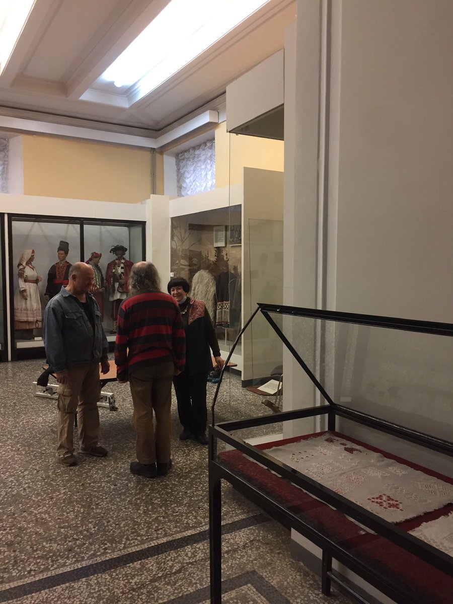 Ethnomuseum's tweet photo. #dilemma 
Installing a new exhibition is always a challenge to everyone. Even if an exhibition is a small one, questions still can be very big. 
Installing the exhibition Masterpieces of the Ukrainian Embroidery. 

#Museum30 https://t.co/jYuY5ALi3n