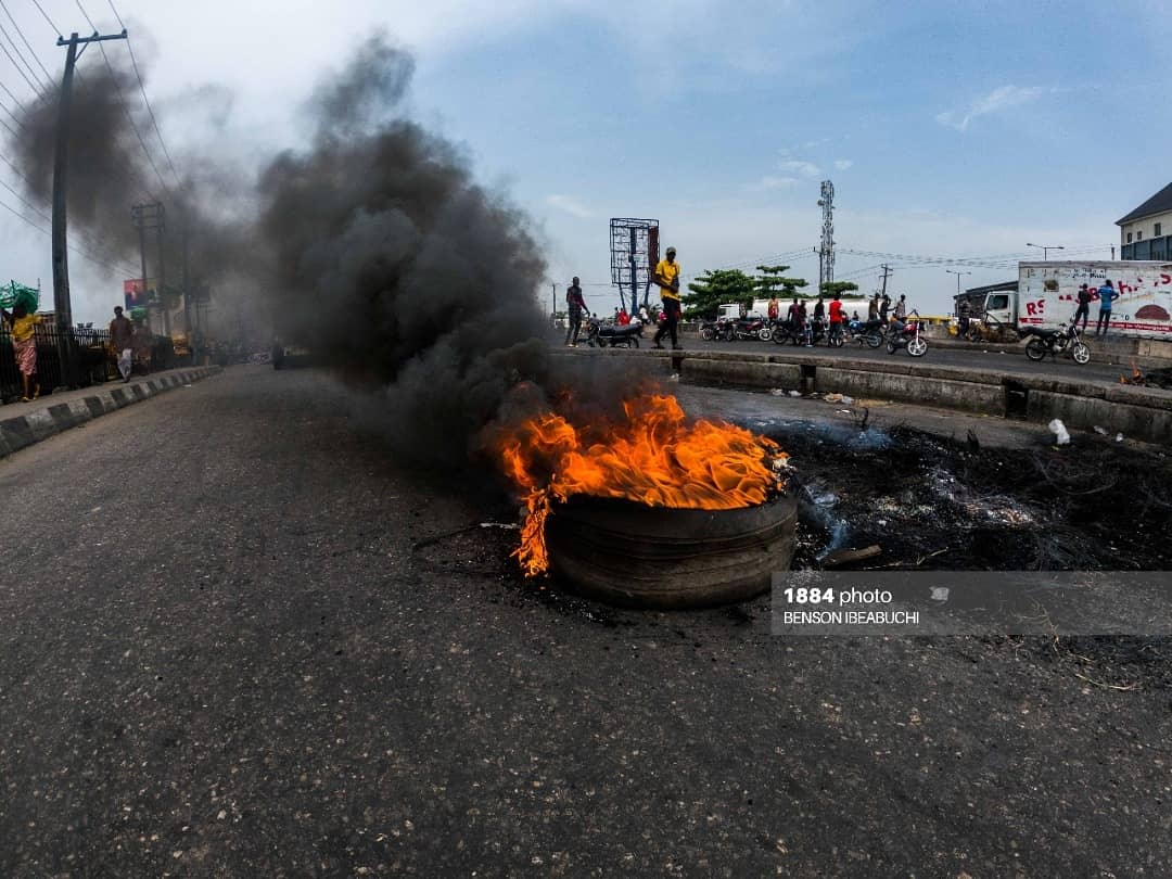 1884photo's tweet photo. Motorcyclist (okada) clashes with the LASG task force when their motorcycle was seized at 2nd rainbow, Festac Lagos on November 17, 2020.
Photo: @BensonIbeabuchi / @1884photo
#1884photo #1884collective #okadaban #bensonibeabuchi #festac https://t.co/bupu6ISdPZ