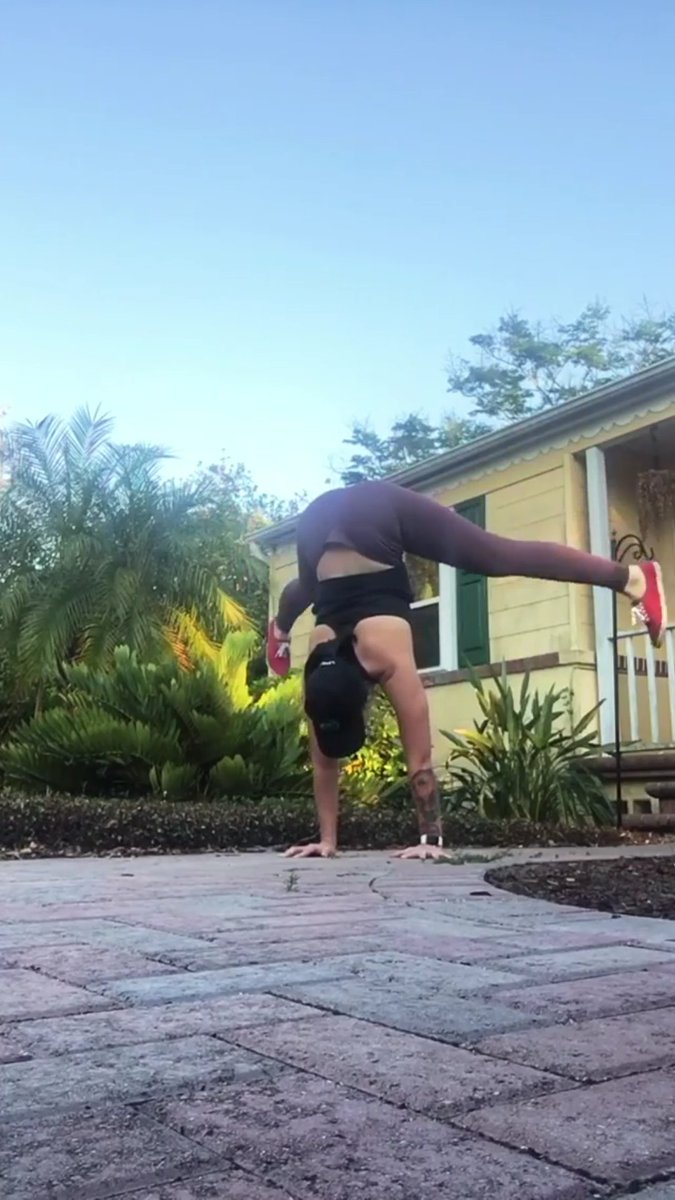 mctrack_starr's tweet photo. I show up infront of your door like this, wyd? 😇🍑💦

#horny #booty #ass #cumtribute #cocktribute #wanktribute #bbc #yogaporn https://t.co/pwUJV2bGKN