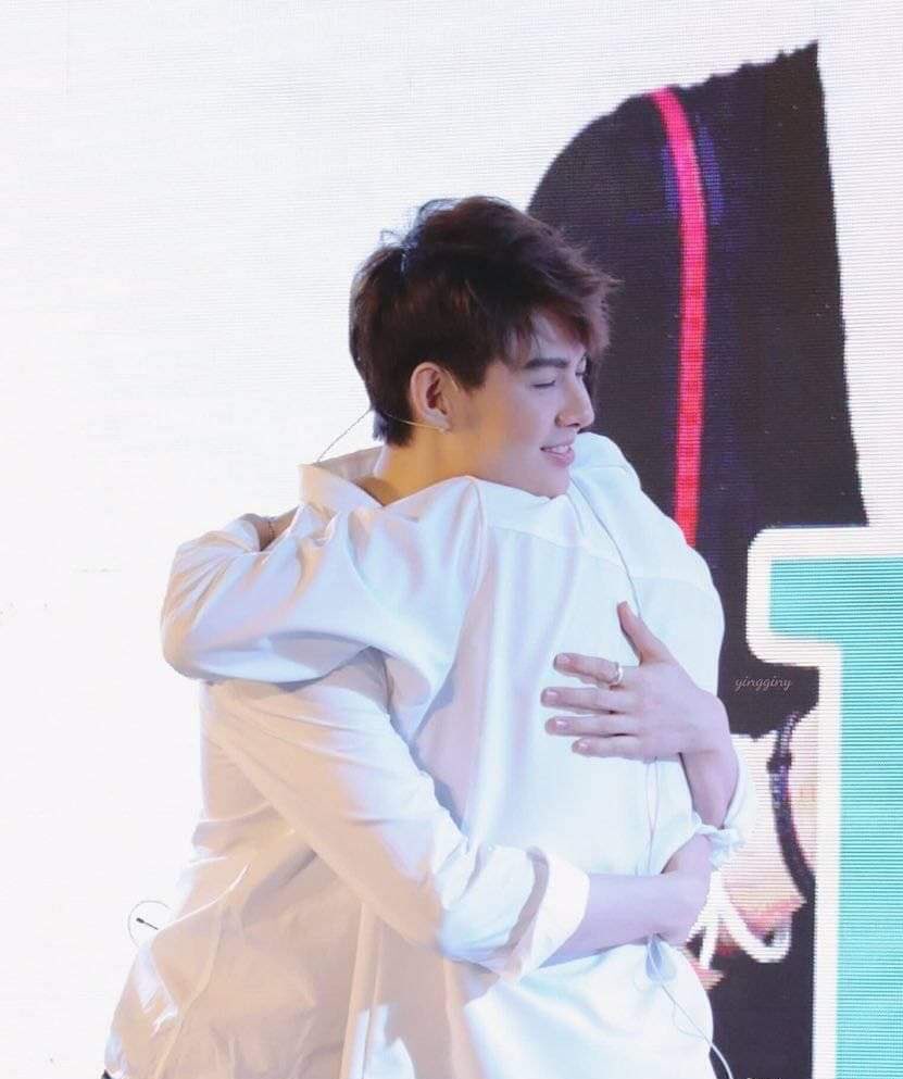 MingChang1703's tweet photo. PerthSaint and their “wedding”
2rd couple event 18.11.18 🖤❤️
Do you remember? 
#PerthSaintMeetGreetFinFunFan
#PerthSaintSation https://t.co/e2OlLDcbR6