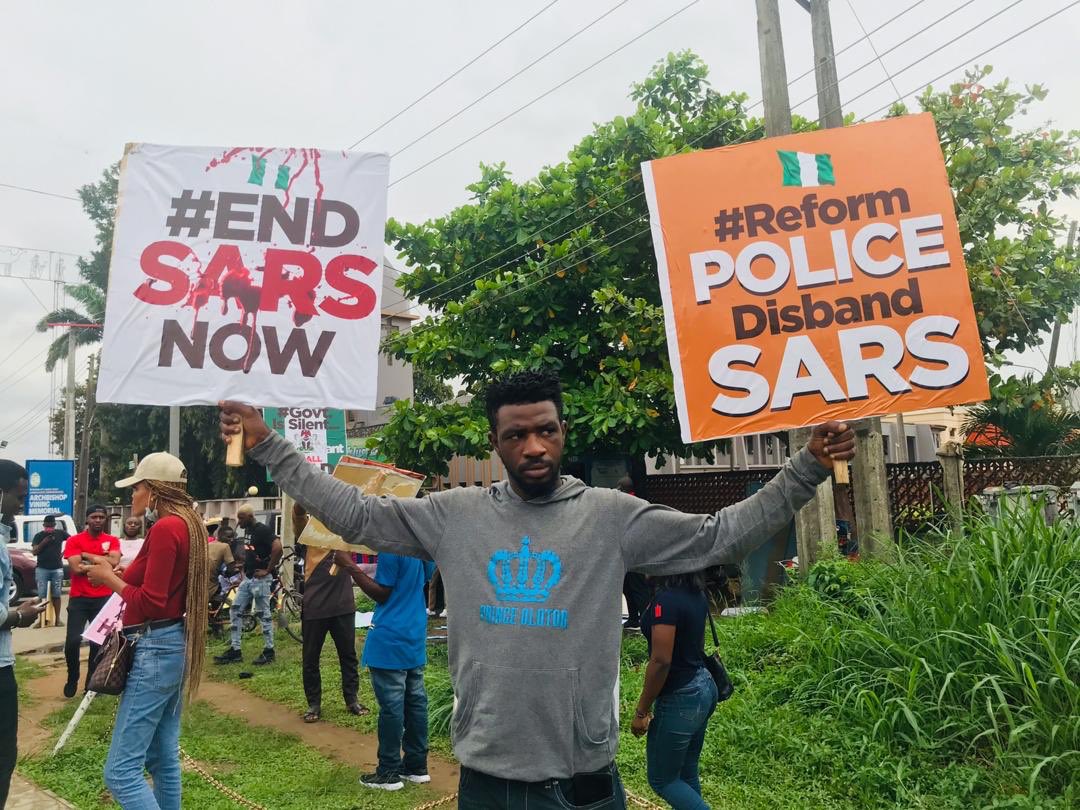 wolebaba's tweet photo. Damilola Omidiji has been whisked away by the @PoliceNG while recording with his phone before on #PoliceBrutality  police came in three trucks, chased him down and started beating him.
#SoroSokeGeneration kindly raise your voice to help bring him out from police Den. #EndSARS https://t.co/pr6hpDazXO